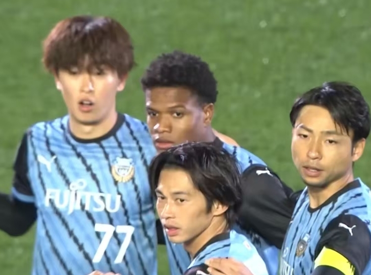 亚冠赛程吃紧;阿贾克斯今晨单刀错失;质疑声仍在;轮换策略成焦点 亚冠赛程吃紧;阿贾克斯今晨单刀错失;质疑声仍在;轮换策略成焦点