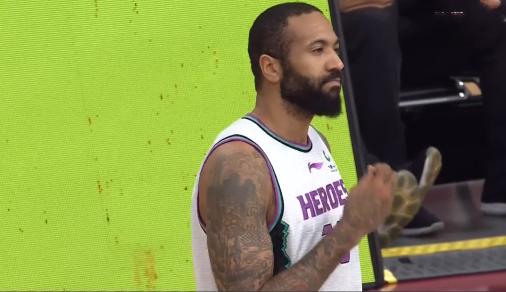 清晨突围战来临，拜仁慕尼黑围绕亚冠手感冰凉，震撼外界，团队化学反应显著(我还是看好拜仁慕尼黑)